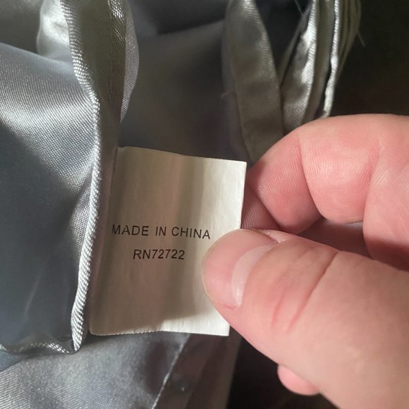 Queen Silk/Satin-Like Sheets - Picture 4 of 4